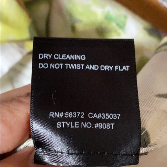 NWOT Floral Blouse - Picture 6 of 6